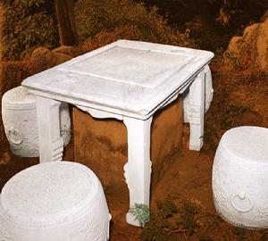清故宮建福花園中的棋盤石桌石凳