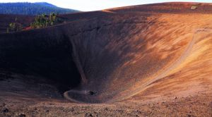 拉森火山