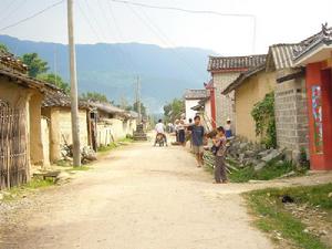 入村道路與民居