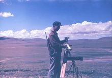1962年夔中羽在青藏高原測量地物光譜