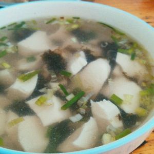 紫菜肉片豆腐湯