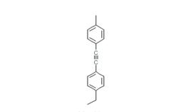 1-（4-甲基苯基）-2-（4-乙基苯基）乙炔