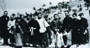 1925年4月，宋慶齡等人在紫金山考察墓址