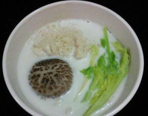 銀耳冬菇肉粒湯