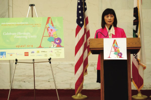 舊金山市亞太裔傳統月慶祝委員會主席鄭可欣宣布今年的亞太裔傳統月即將展開。