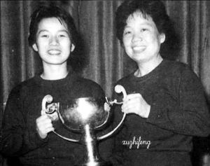 1965年，第28屆世界桌球錦標賽，鄭敏之和林慧卿搭檔女雙