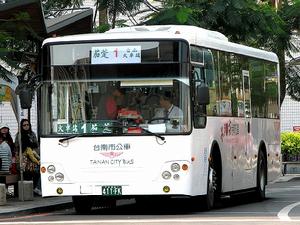 （圖）高雄客運的台南市區公共汽車。