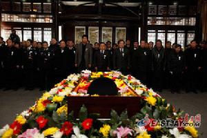 復旦師生與社會各界、黃山市領導、上海市領導向張寧海遺體告別