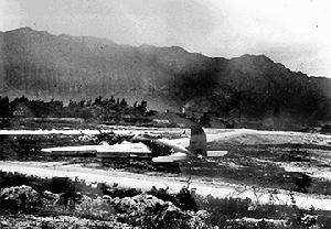 （圖）混亂中在哈雷瓦機場著陸的 B-17C