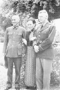 蔣委員長及其夫人宋美齡和史迪威（Stilwell）將軍在緬甸（1942年）