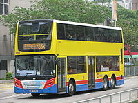 （圖）城巴的E500巴士，正前往深圳灣口岸。