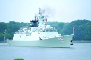 中國海軍湘潭艦駛入德國基爾軍港