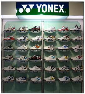 YONEX