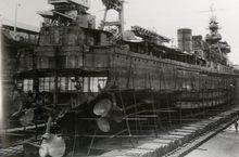 失去艦尾的名取號，1943年1月在安汶遭襲擊，2月3日在新加坡修理