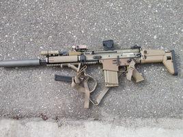 SCAR[FN公司製造突擊步槍]