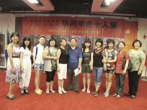 李淑燕(左五）在中國藝術研究院、中國書法院訪問學者十人展上