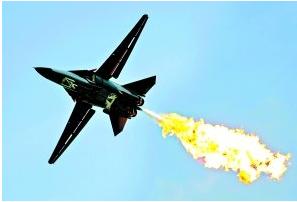F-111土豚戰鬥轟炸機退役前最後一次飛行表演