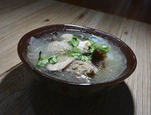 木耳冬粉肉丸湯