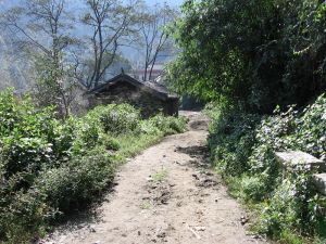 寬坪山村