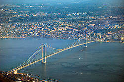 橫跨明石海峽的明石海峽大橋