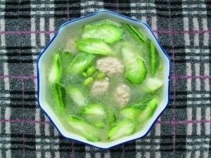 絲瓜毛豆肉丸湯