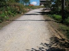 雲南省鳳慶縣新華彝族苗族鄉紫微村進村道路