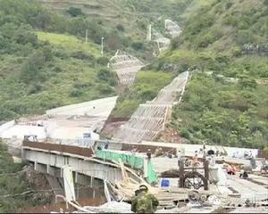 平文高速公路建設中