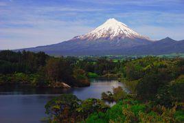 塔拉納基火山