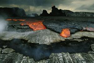 冒納羅亞火山