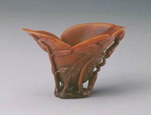 鏤雕秋葵葉紋玉蘭花形犀角杯