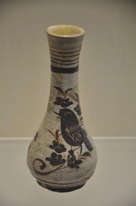 吉州窯彩繪花鳥紋長頸瓶