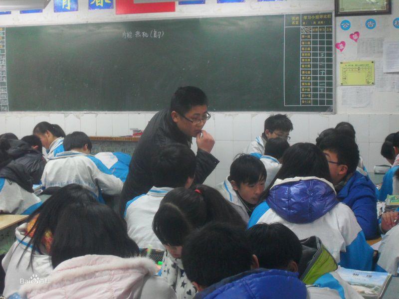 金堂清江中學領導教師到龍泉九中參觀交流