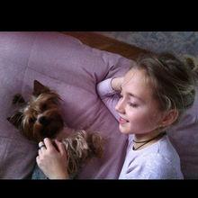 娃娃和她的小狗