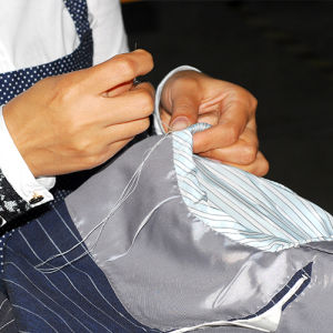 西服袖籠我們採用手工工藝縫製。