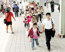 潘禹奇帶西部受助孩子的感恩之旅