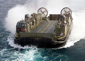 LCAC 型氣墊登入艇