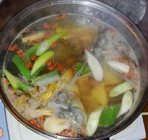 藥膳魚火鍋