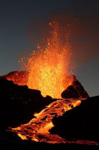 位於印度洋中的法屬留尼旺島上的富爾奈斯火山