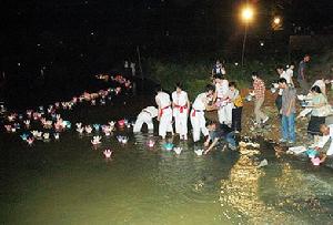 婆溪河燈