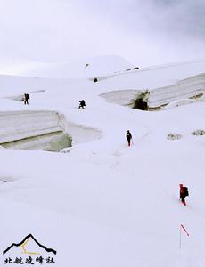 05年 凌峰在桑丹康桑 過大雪橋