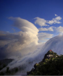 瀑布雲