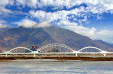 青藏鐵路重點工程——拉薩河特大橋
