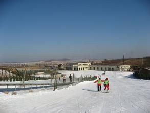 銘湖溫泉滑雪度假園區