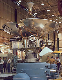 先驅者10號，1971年造。先驅者10號和11號是整個先驅者計畫中最為著名。是最早飛出太陽系的人造衛星
