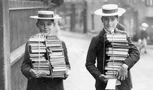1930年，哈羅公學學生在新學期捧著新書
