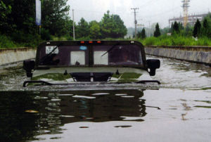 猛士軍車涉水