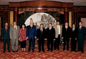 1999年5月27日，中共中央委員、全國政協副主席李貴鮮會見來訪的哈薩克斯坦祖國黨代主席捷列先科率領的代表團。
