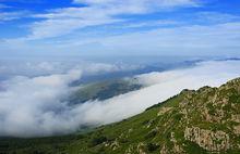 雲共山高下