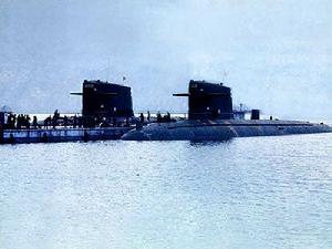 海軍漢級核潛艇雙艇編隊停靠...