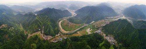 山巒疊翠石台景